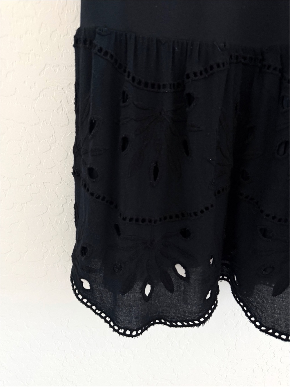 ANTHROPOLOGIE Maeve Black Flounced Eyelet Mini Shift Dress Size S - Picture 8 of 11